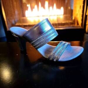 NEW ONEX women's lydia heel in silver